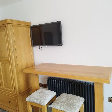 Biddy Ban’s Hotel Carnmalin Bagian luar foto
