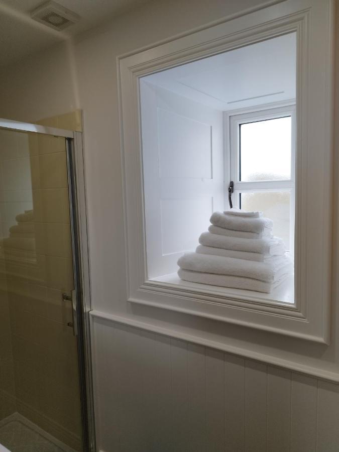 Biddy Ban’s Hotel Carnmalin Bagian luar foto