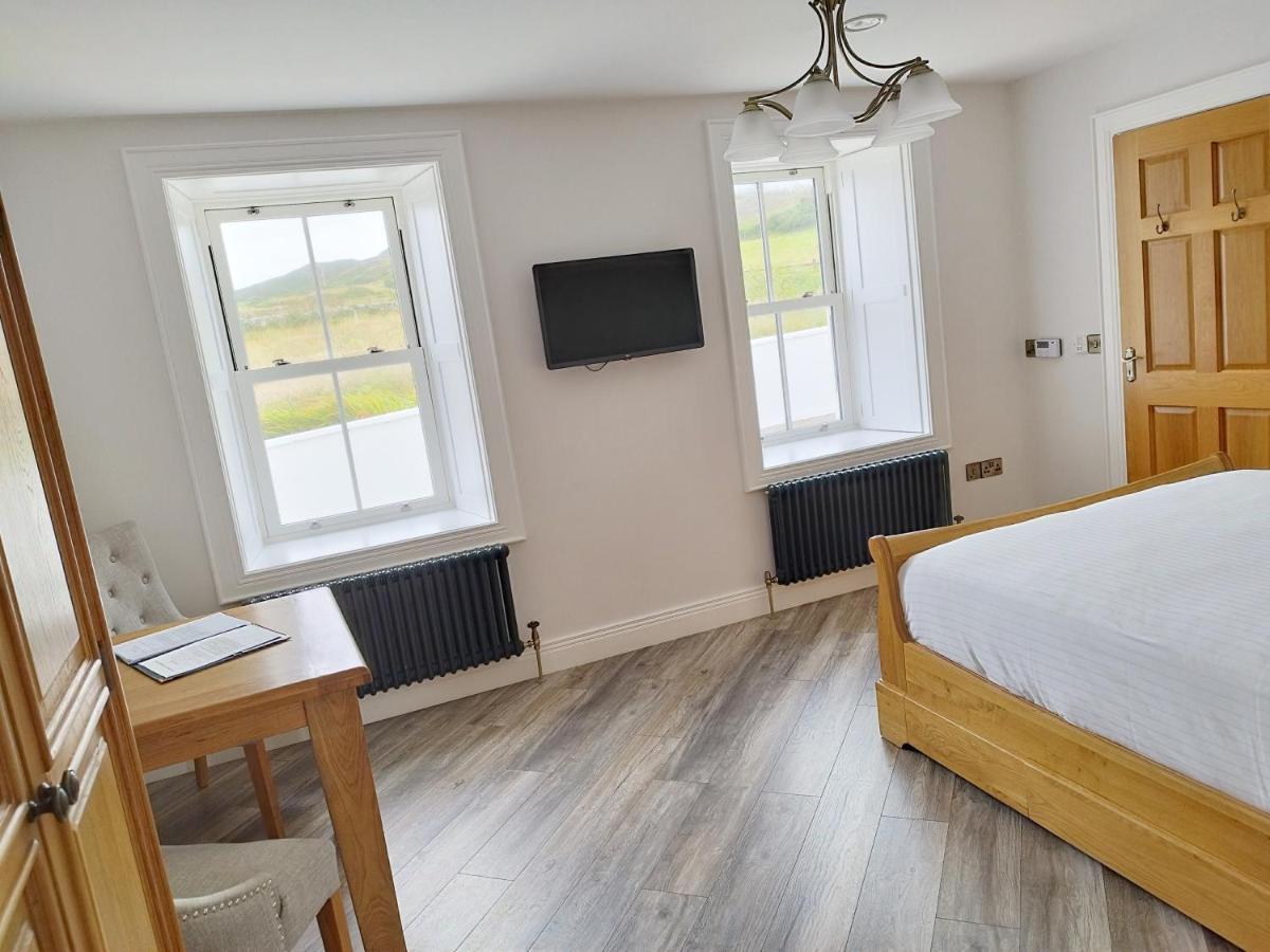 Biddy Ban’s Hotel Carnmalin Bagian luar foto