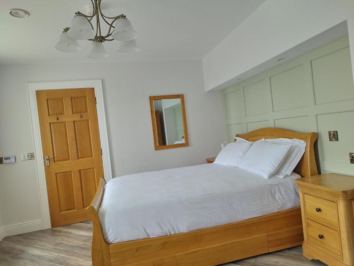 Biddy Ban’s Hotel Carnmalin Bagian luar foto