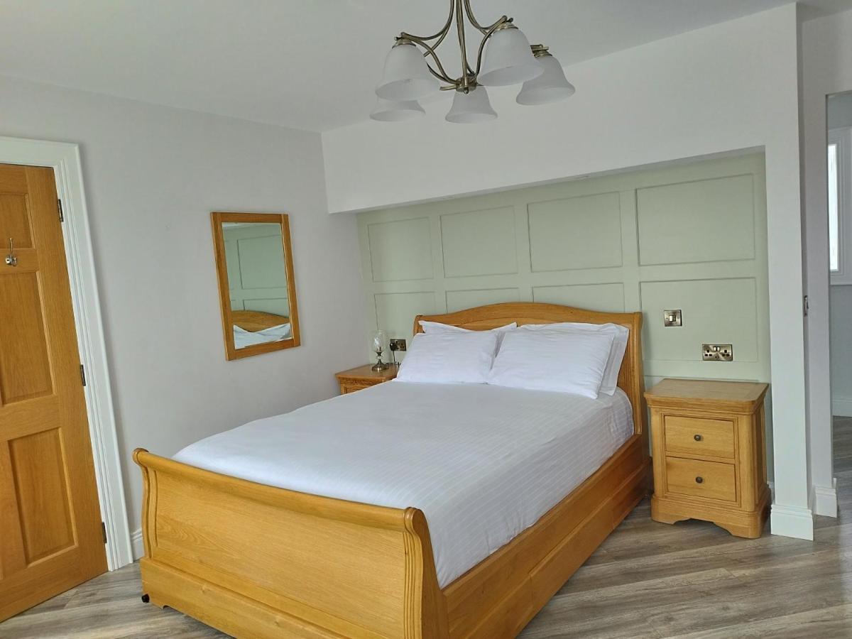 Biddy Ban’s Hotel Carnmalin Bagian luar foto