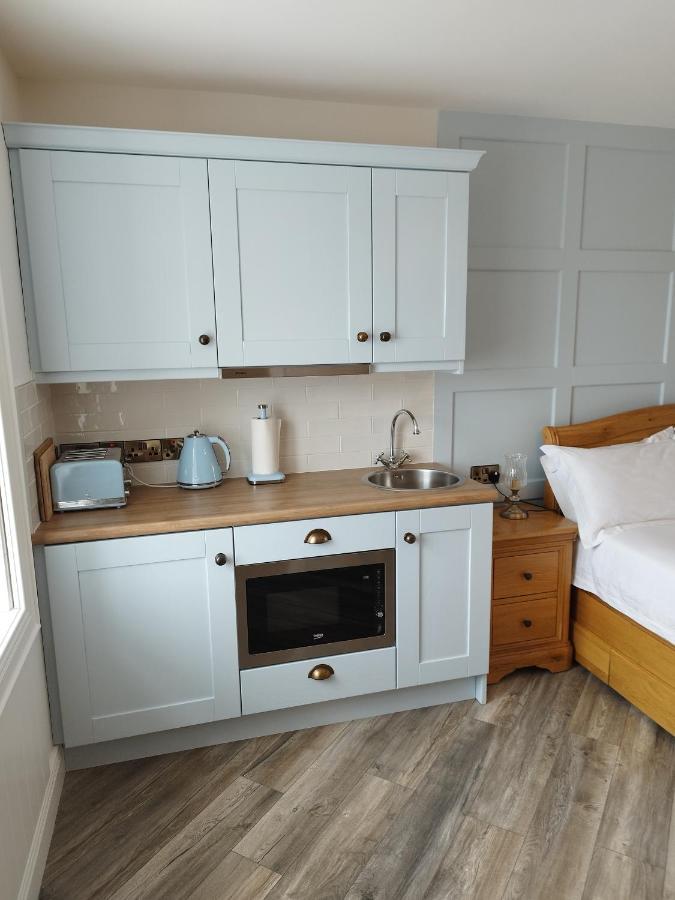 Biddy Ban’s Hotel Carnmalin Bagian luar foto