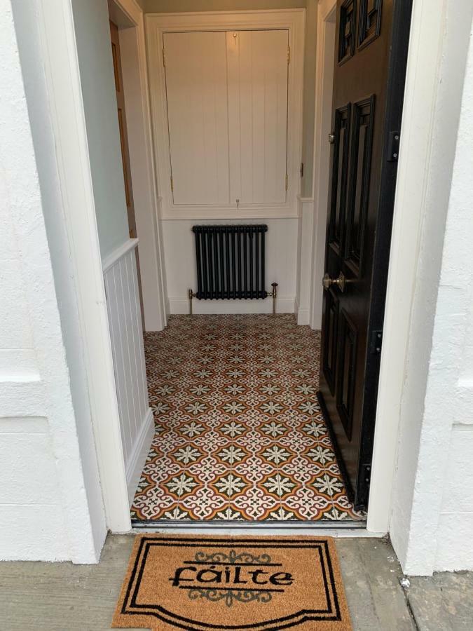 Biddy Ban’s Hotel Carnmalin Bagian luar foto