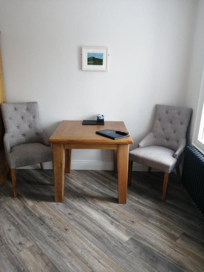 Biddy Ban’s Hotel Carnmalin Bagian luar foto